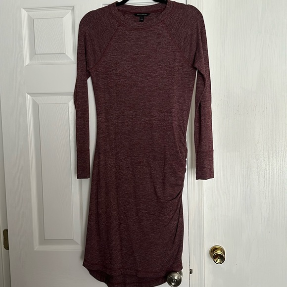 Beautiful fitted Banana Republic burgundy dress size small Excellent pre love! - Picture 1 of 4